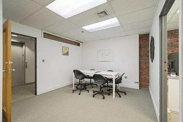 Boston, MA 02111,200 Lincoln St #302