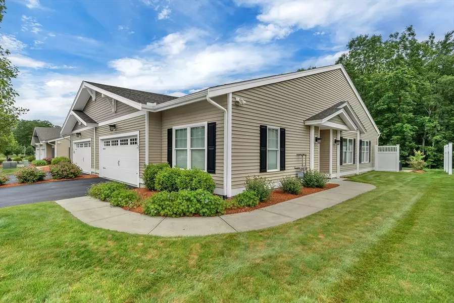 131 Rogerson Crossing #131, Uxbridge, MA 01569
