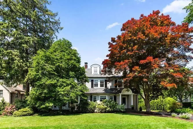 Lexington, MA 02420,8 Berwick Rd