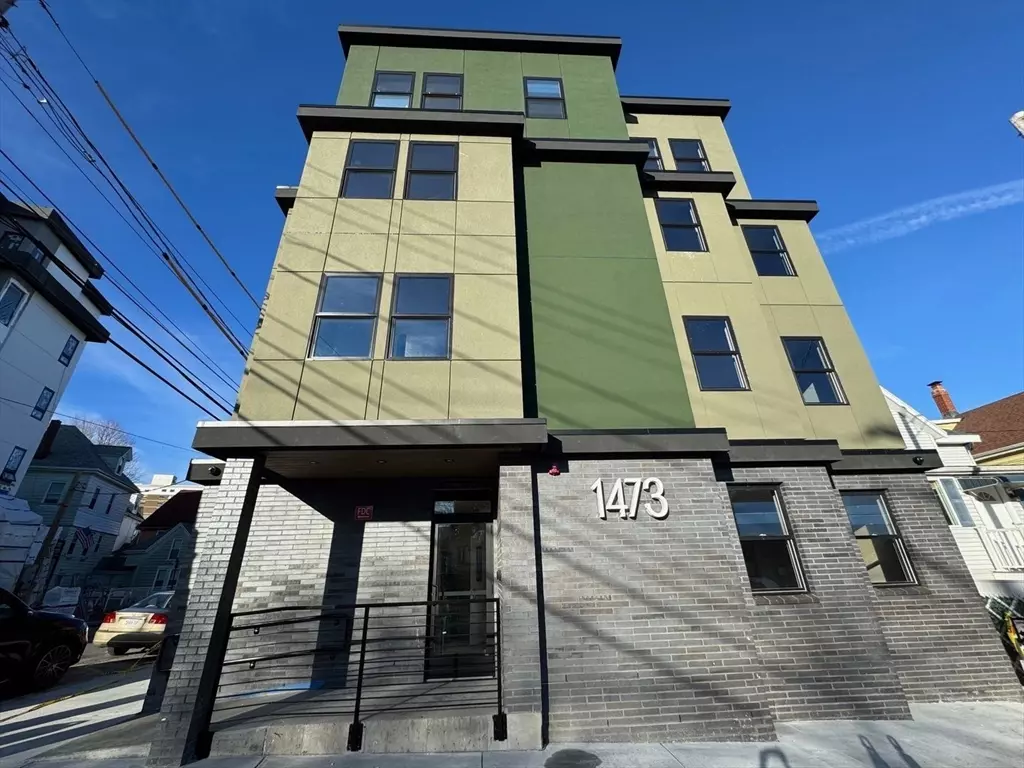 Revere, MA 02151,1473 N Shore Rd #302
