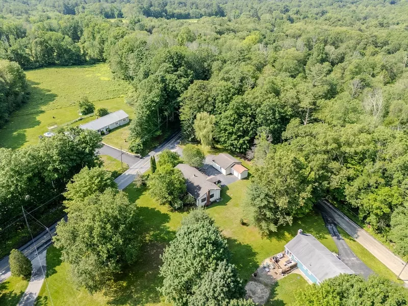 253 Dudley Oxford Rd, Dudley, MA 01571