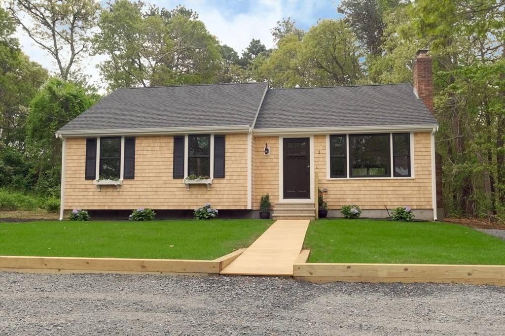 3 Gilbert Ln, Harwich, MA 02646