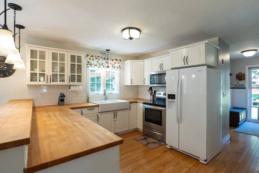 Uxbridge, MA 01569,15 Rose Ln