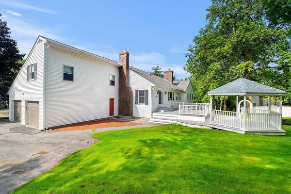 Holden, MA 01520,10 Sumac Circle