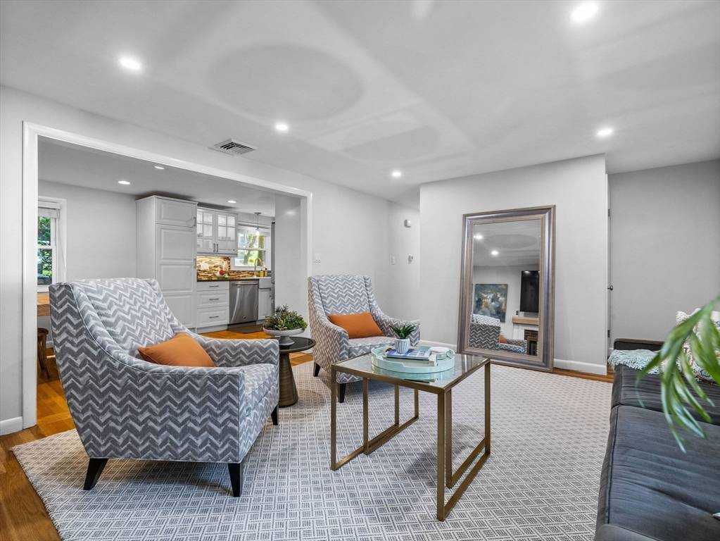 Wellesley, MA 02481,1 Bow Street