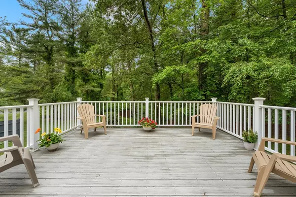 Andover, MA 01810,11 Farrwood Dr