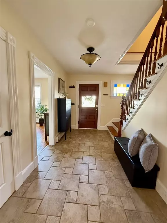 Milford, MA 01757,36-1/2 Pearl St #36H