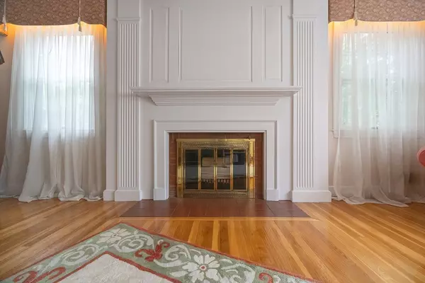 Norwood, MA 02062,10 Victoria Circle