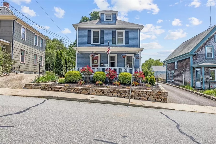 28 Davis Street, Plymouth, MA 02360