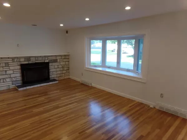 Norwood, MA 02062,28 Inverness Road