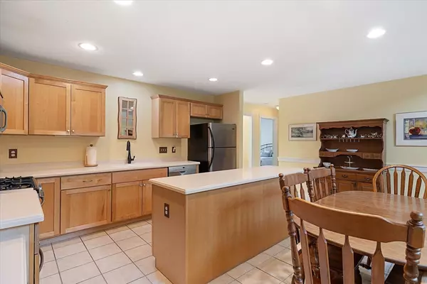 West Boylston, MA 01583,3 Angell Brook Dr #3
