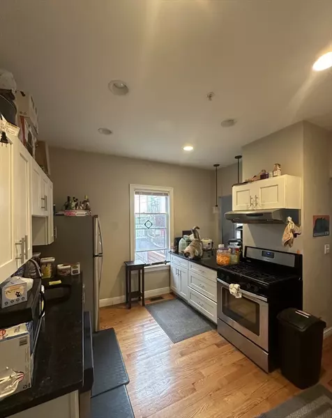 171 Walnut St #2, Somerville, MA 02145