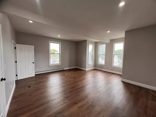 Lowell, MA 01850,697 Bridge Street #2