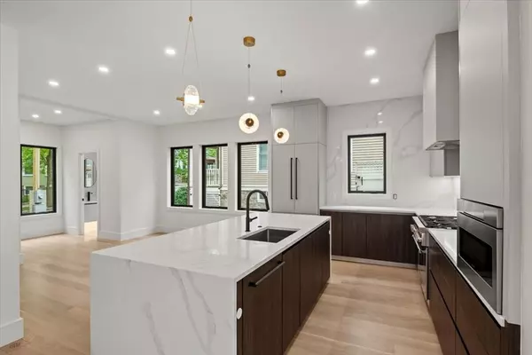Brookline, MA 02446,116 Thorndike Street #1