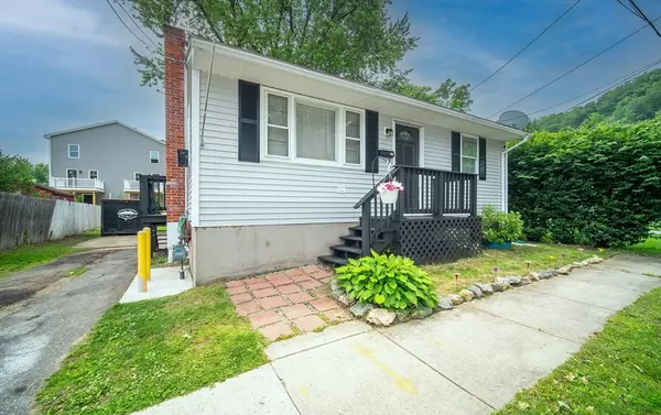 West Springfield, MA 01089,83 Armstrong St