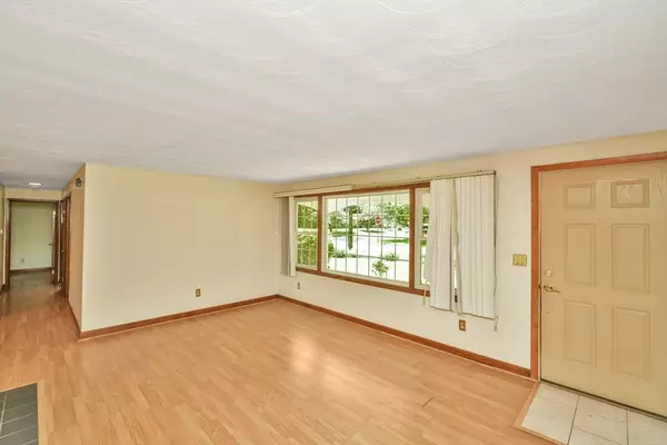 Framingham, MA 01701,2 Catherine Rd
