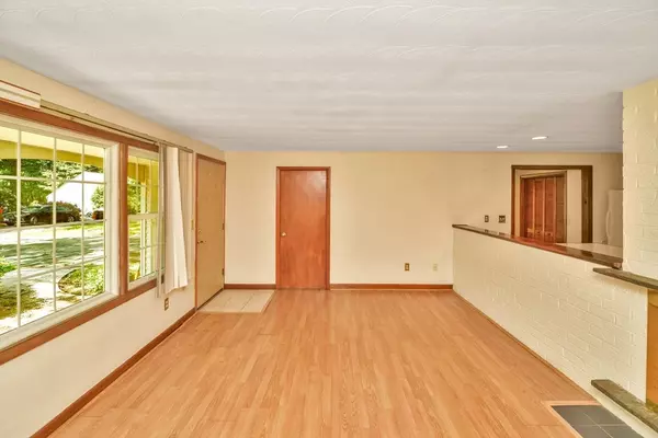 Framingham, MA 01701,2 Catherine Rd