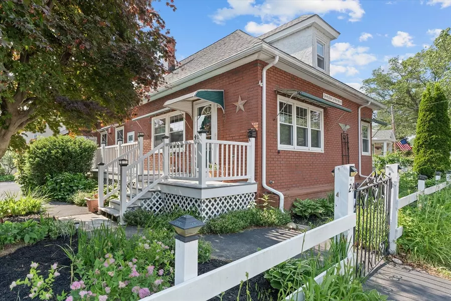 24 Arthur St, Methuen, MA 01844