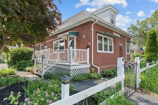 24 Arthur St, Methuen, MA 01844