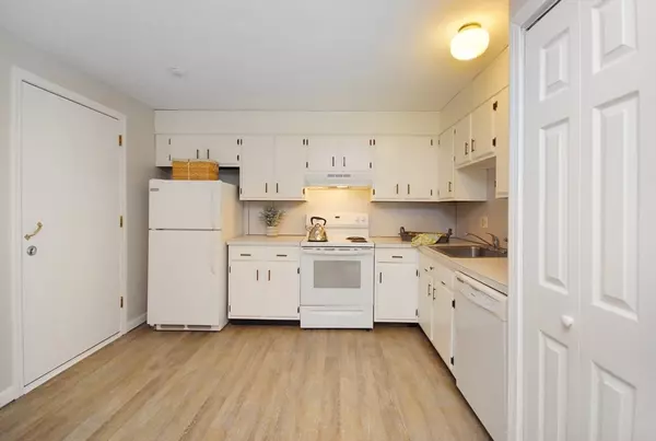 Boxborough, MA 01719,284 Codman Hill Rd #31B