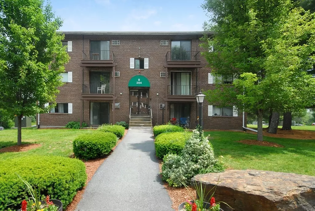 Boxborough, MA 01719,284 Codman Hill Rd #31B