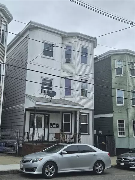 192 Chestnut St #3, Chelsea, MA 02150