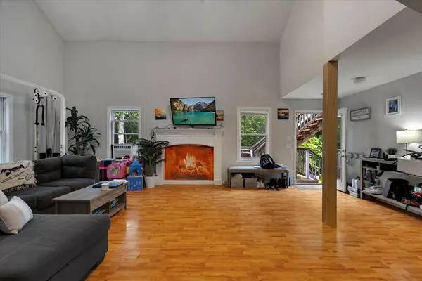 Mashpee, MA 02649,452 Nathan Ellis Hwy