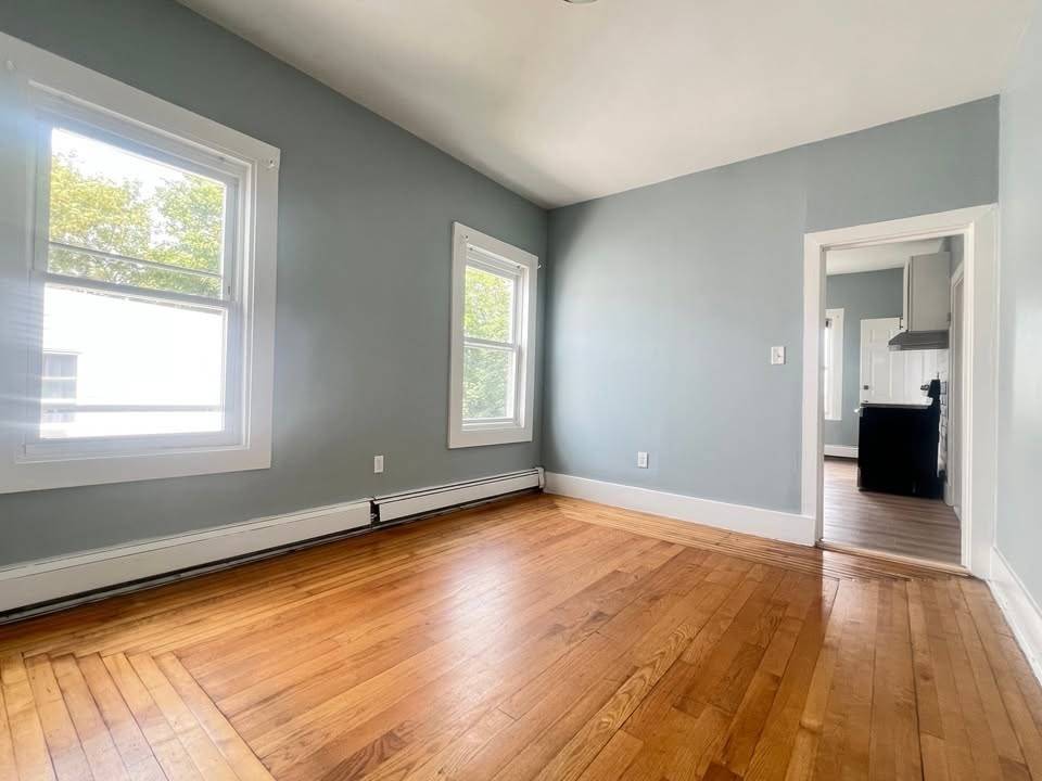 Chelsea, MA 02150,911 Broadway #2
