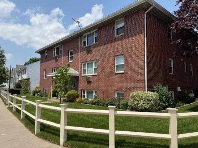 189 River St #6, Waltham, MA 02453