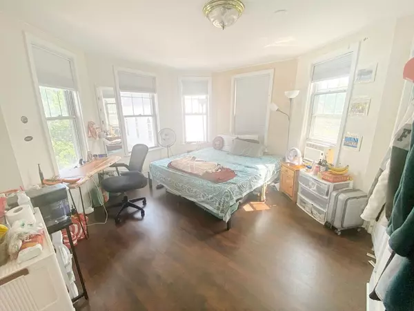 739 Parker St #3, Boston, MA 02120