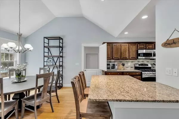 Barnstable, MA 02635,19 Eagle Ln