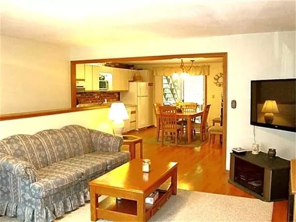 Easton, MA 02375,32 Hilltop Ln #2