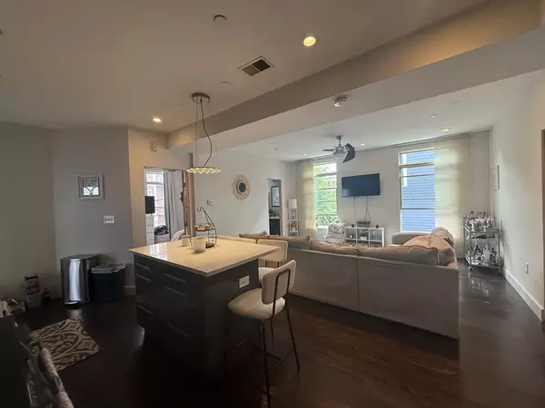 Boston, MA 02125,44 Saint Margaret St #3