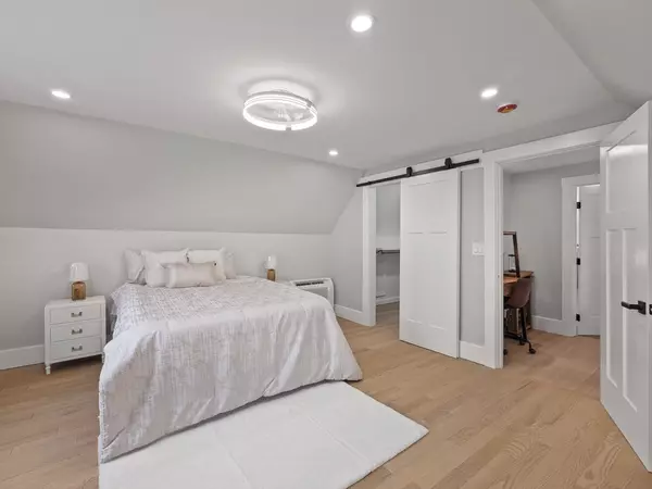 34 Rockland St Melrose, MA 02176