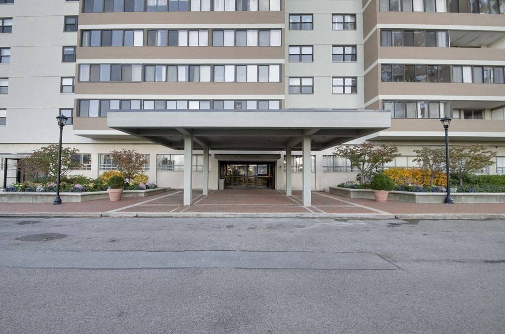 6 Whittier Place #16F, Boston, MA 02114