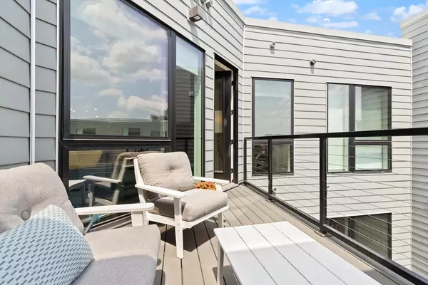 45 W 3rd St #512 Boston, MA 02127