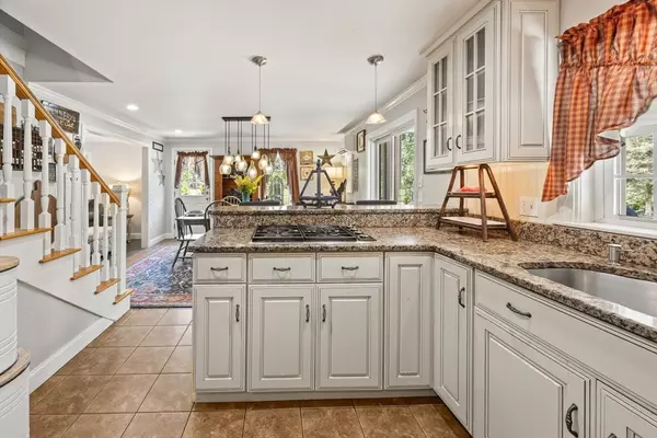 Barnstable, MA 02668,324 Church St