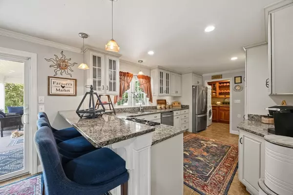 Barnstable, MA 02668,324 Church St