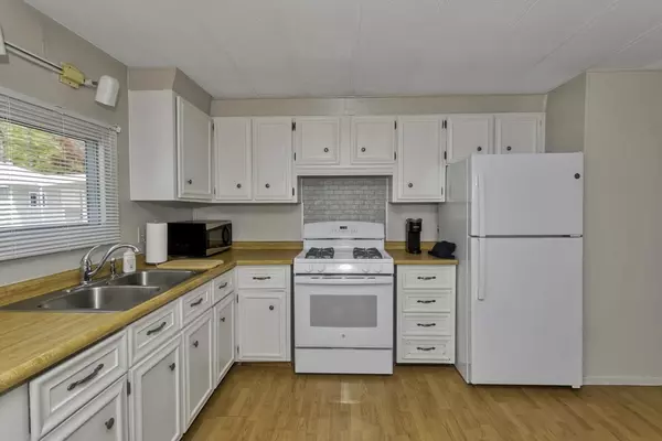 Chicopee, MA 01020,32 Puffin Drive