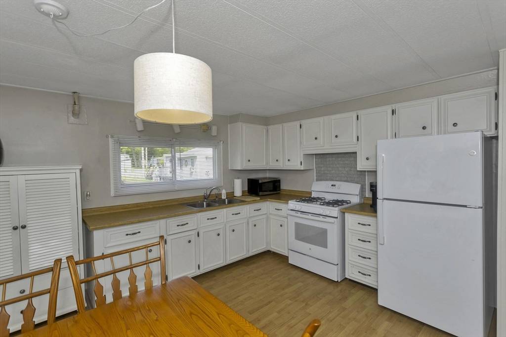 Chicopee, MA 01020,32 Puffin Drive