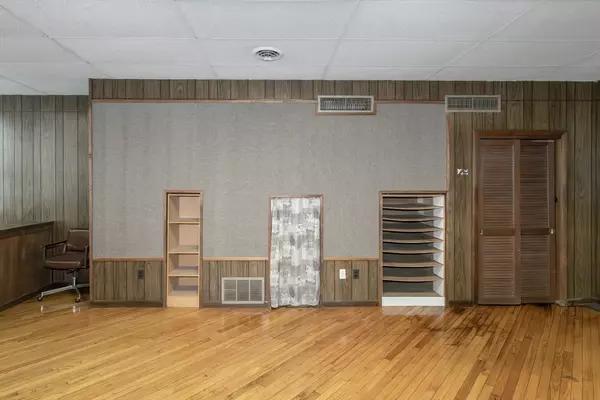 Westfield, MA 01085,22 Cherry Street, 2nd Fl #B