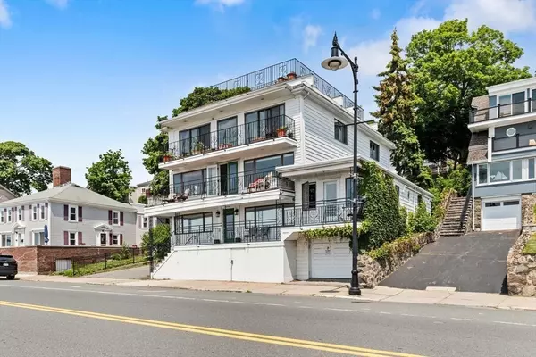 Swampscott, MA 01907,374 Humphrey St #4