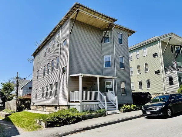 32 Ames St, Worcester, MA 01604