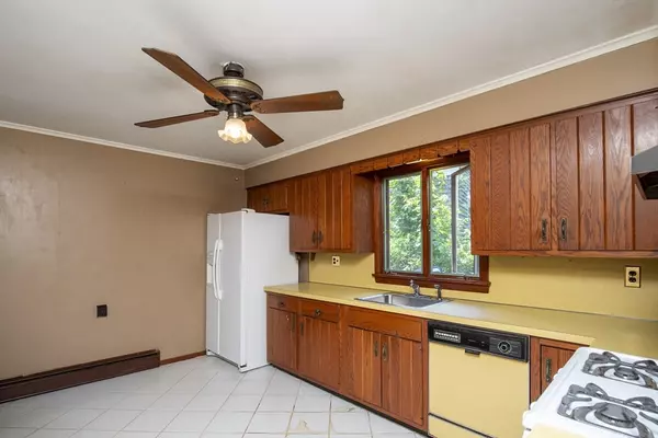 Fairhaven, MA 02719,49 Farmfield St