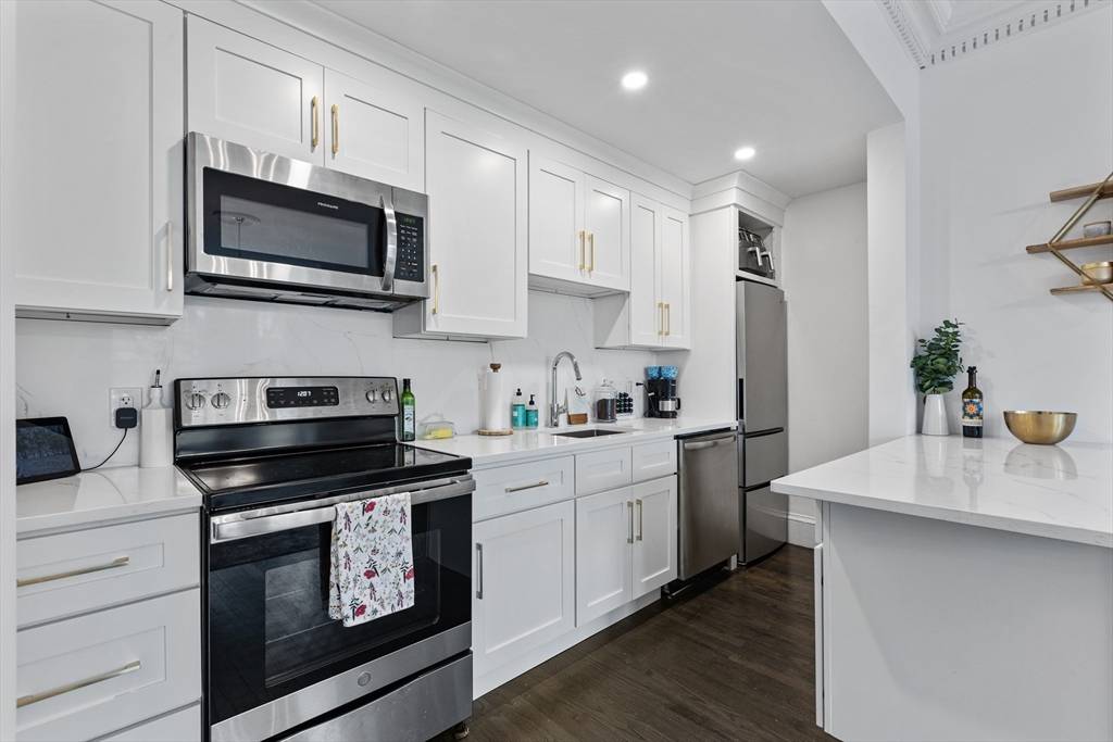Boston, MA 02115,373 Commonwealth Ave #402