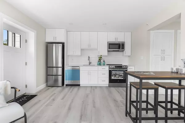 Barnstable, MA 02601,112 West Main #8