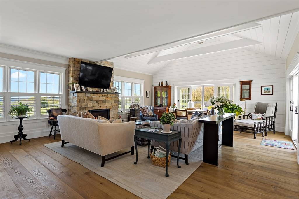 Sandwich, MA 02537,27 Gully Ln