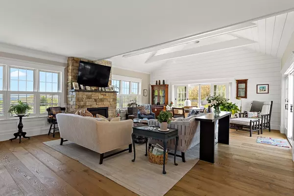 Sandwich, MA 02537,27 Gully Ln