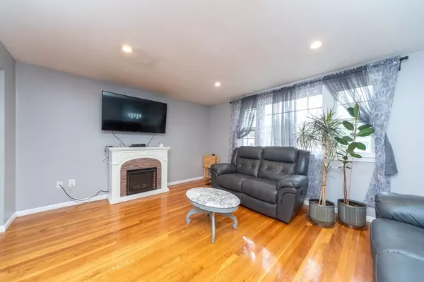 Framingham, MA 01701,13 Westgate Rd