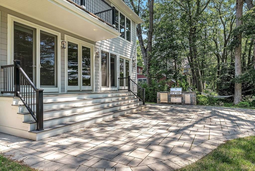 Wellesley, MA 02482,34 Bay View Rd